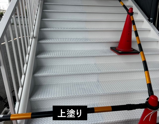 外階段塗装　上塗り